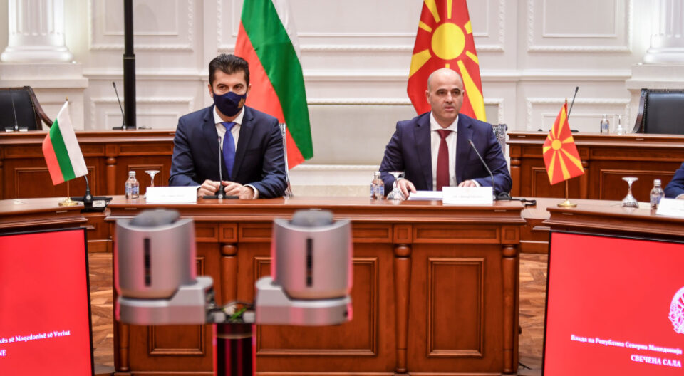 ВМРО-ДПМНЕ: Заевизмот да ги даде на увид интегралните одговори од Пакетот 5+1, а не да кажува приказни и да се колне во жицата