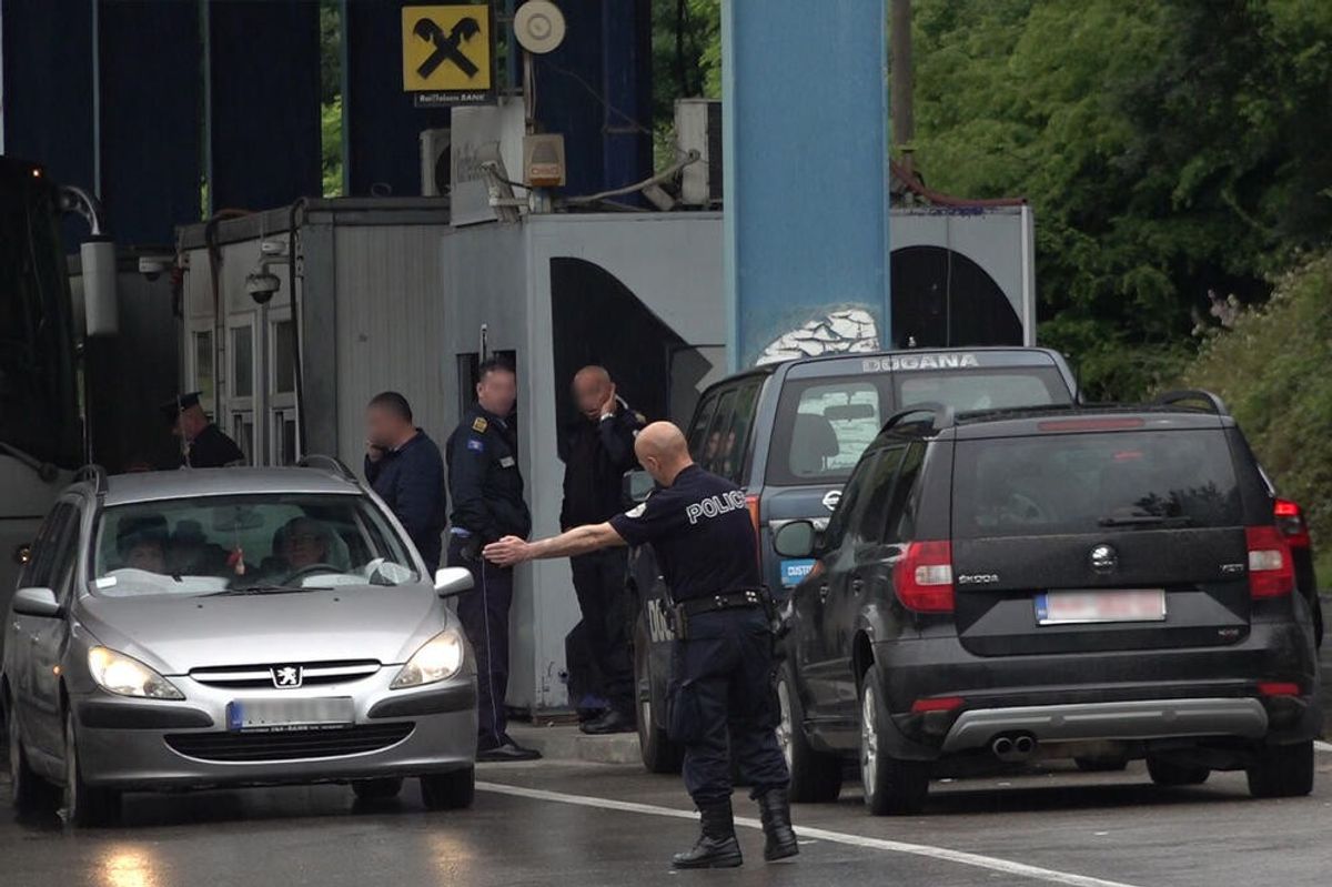Блокирани се граничните премини меѓу Косово и Србија по убиството на полицаецот