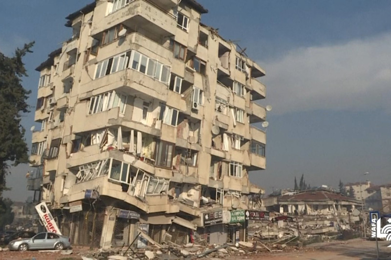 Бројот на жртви во земјотресот во Сирија и Турција надмина 11 000